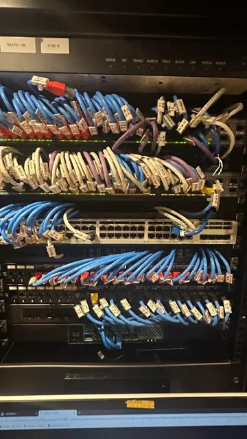 Rack di rete — cablaggio e collegamenti