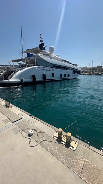 MY Elsea — vista esterna in marina